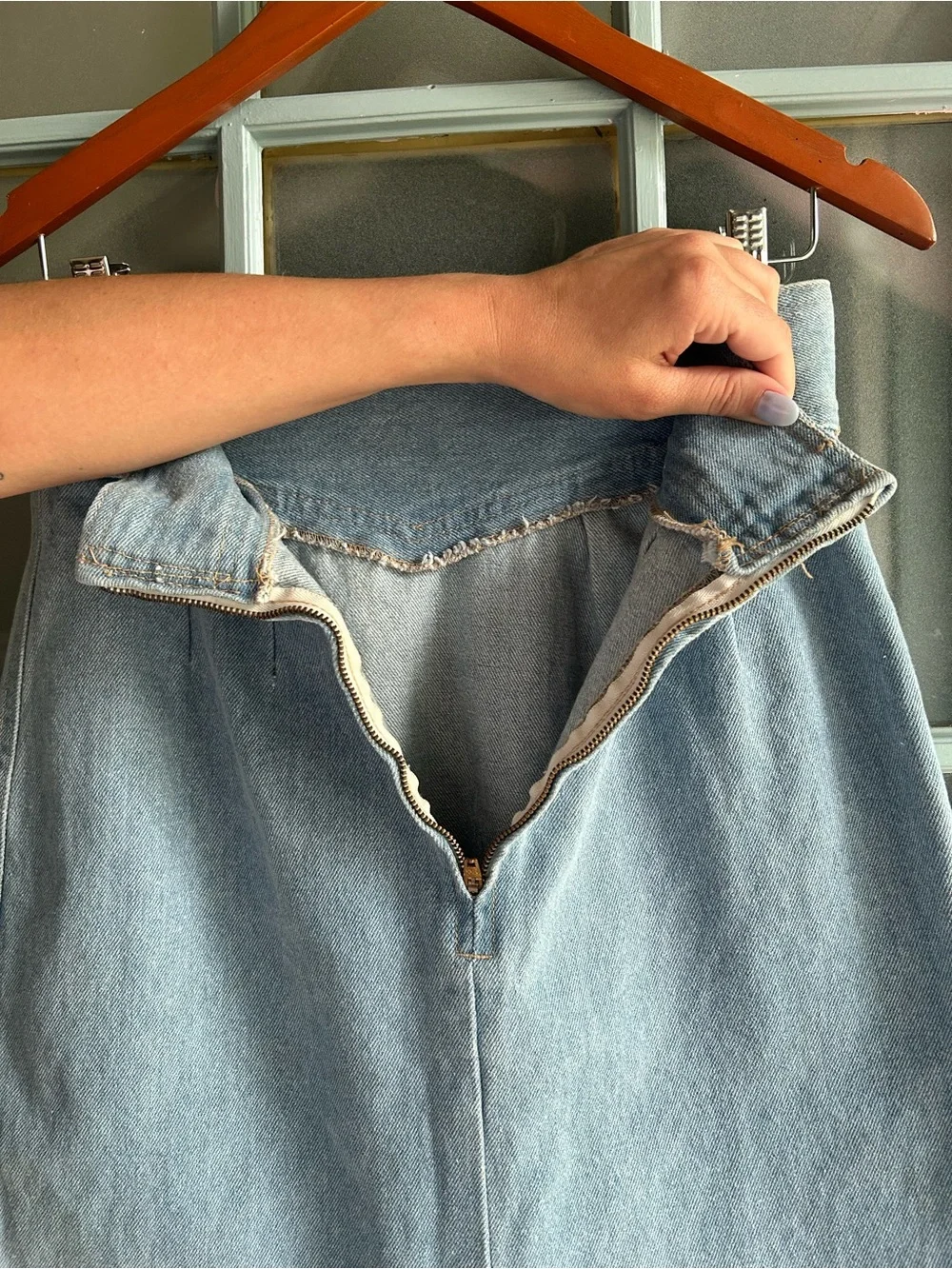 Vintage High Waisted V Drop Waist Light Wash Denim Slit Black Pencil Skirt USA M